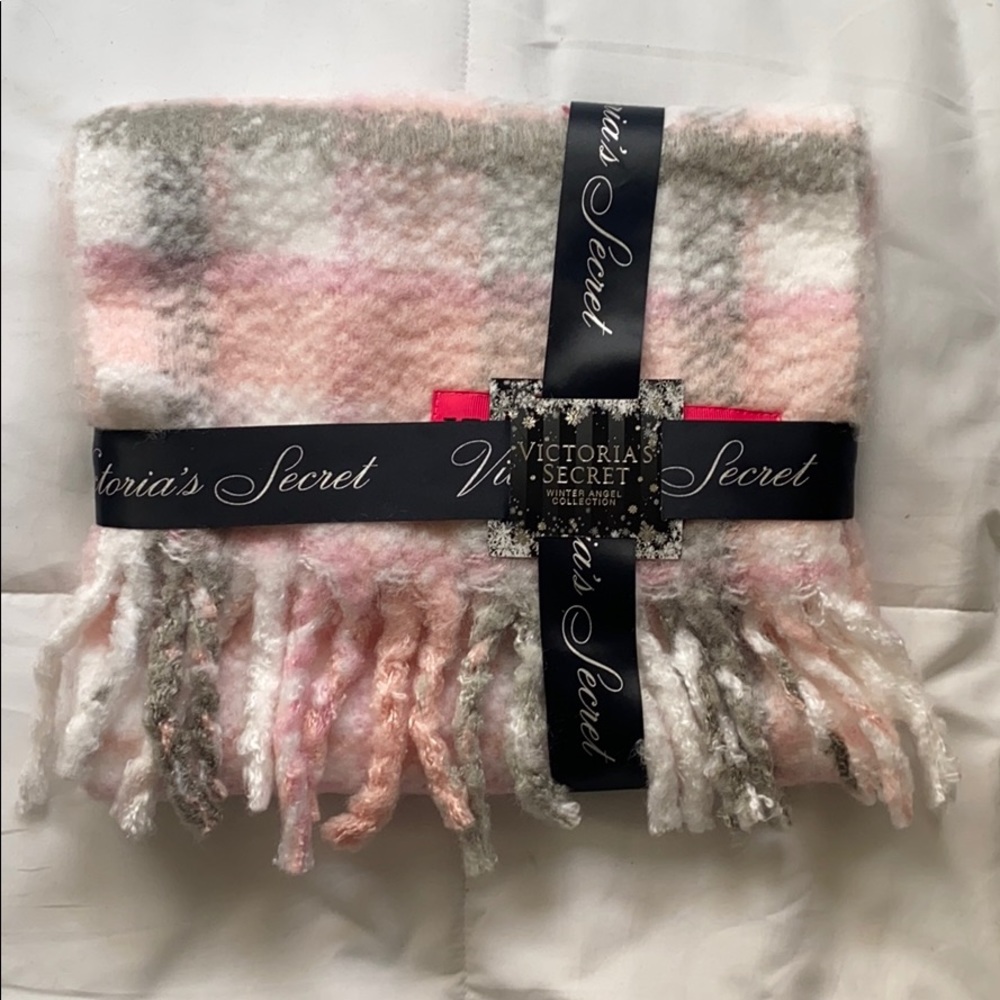 Scarf in pink and gray plaid - Victoria’s Secret
